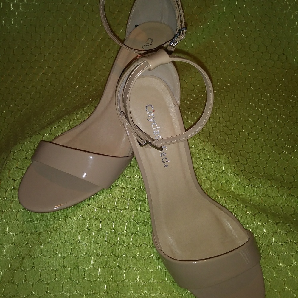 Shoes - Picture 2 of 4